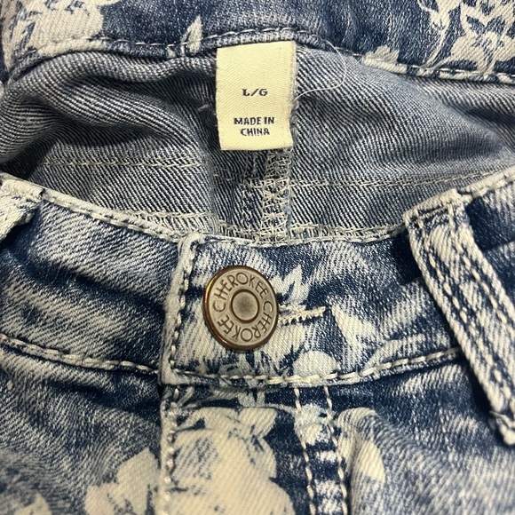 Cherokee Jean Shorts - Picture 3 of 3